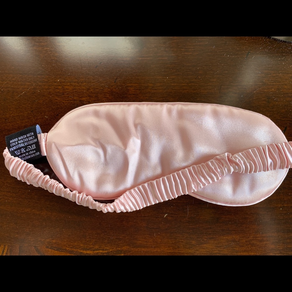 SOLD!!   SLIP Silk Robe & Mask - Picture 3 of 8